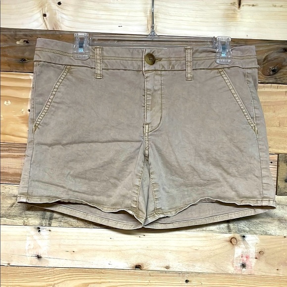 American Eagle Outfitters size 8 Midi Chino Tan Color Mid-rise 5” Inseam Shorts - Picture 1 of 12